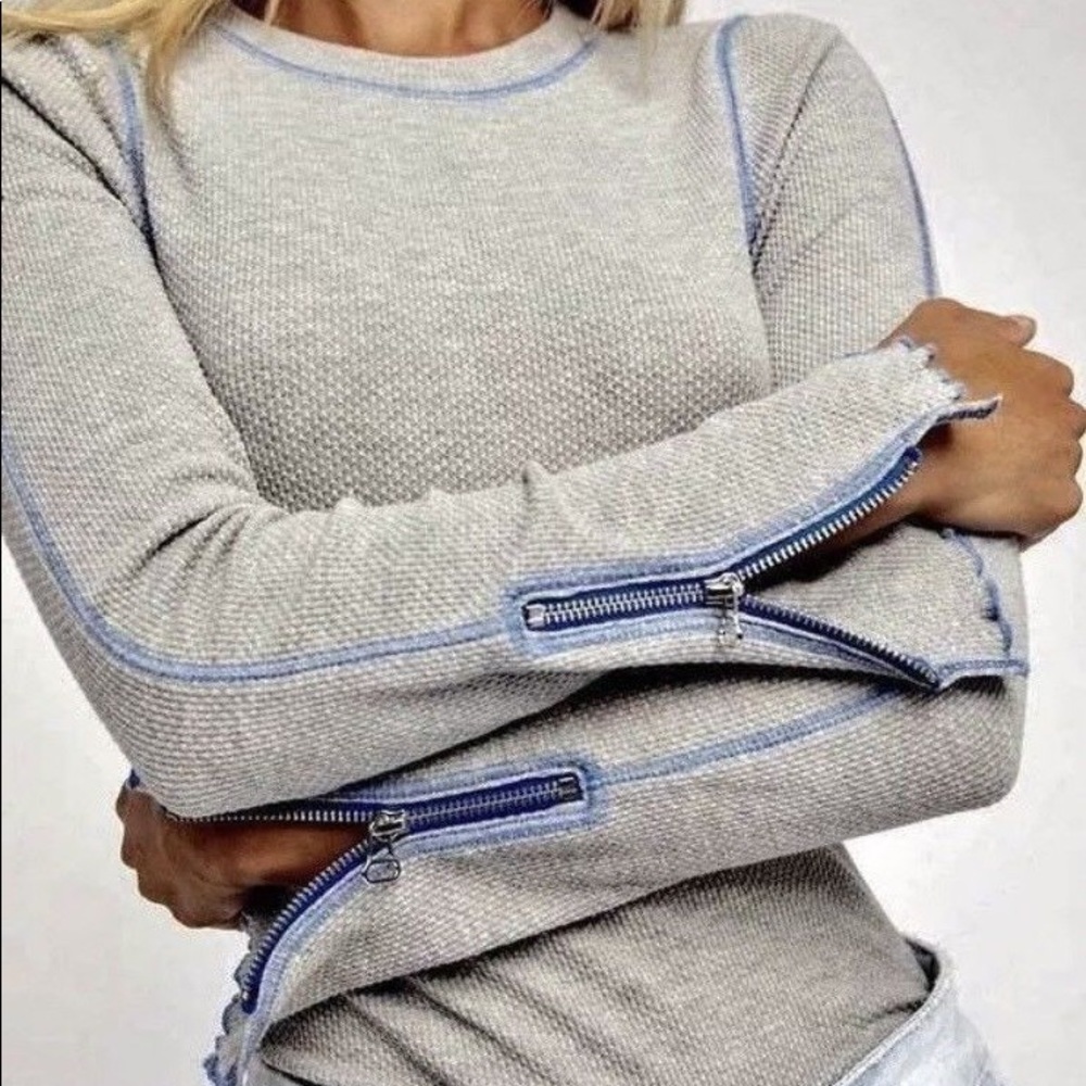 Free People Blue Gray Zip It Cuff Thermal ✨